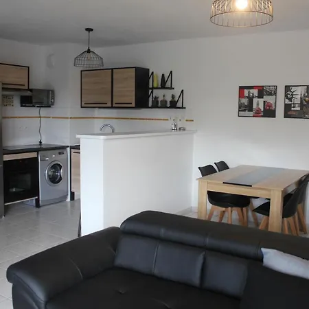 Bel T2,calme Et Lumineux, Climatise Avec Balcon, Proche Du Centre Avec Parking Prive Agen