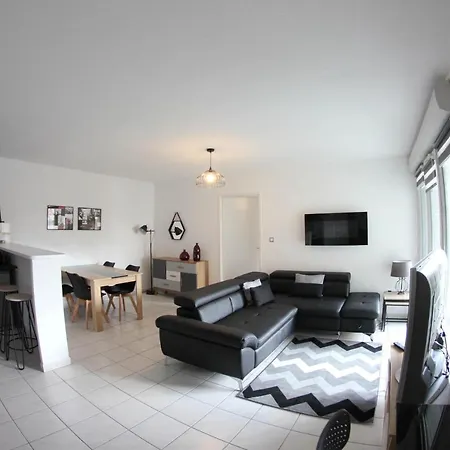 Bel T2,calme Et Lumineux, Climatise Avec Balcon, Proche Du Centre Avec Parking Prive *
