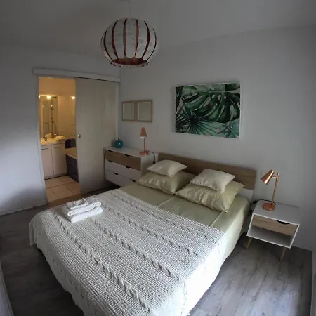 Bel T2,calme Et Lumineux, Climatise Avec Balcon, Proche Du Centre Avec Parking Prive Apartment *