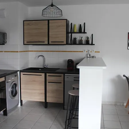 Bel T2,calme Et Lumineux, Climatise Avec Balcon, Proche Du Centre Avec Parking Prive Agen