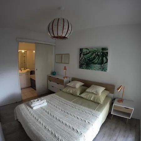 Bel T2,calme Et Lumineux, Climatise Avec Balcon, Proche Du Centre Avec Parking Prive *