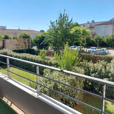 Apartment Bel T2,calme Et Lumineux, Climatise Avec Balcon, Proche Du Centre Avec Parking Prive Agen
