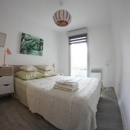 Apartment Bel T2,calme Et Lumineux, Climatise Avec Balcon, Proche Du Centre Avec Parking Prive Agen